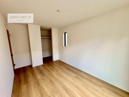 �m���@���[�X�y�[�X�����Ă��܂��I�������X�b�L�����ڂ��鎖���ł��܂��ˁB
�Ƌ��I�΂Ȃ��V���v���ȃf�U�C���ׁ̈A�Ƌ��I�΂����C�ɓ���̋�ԍ�肪�ł������ł��ˁB