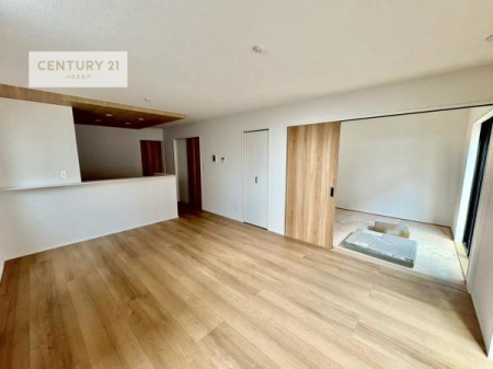 ���r���O�@�D�����z���܂肪���r���O����ł���ċ��S�n�̗ǂ���Ԃ����o���Ă���܂��I
���났�̎��Ԃ��߂����܂��I