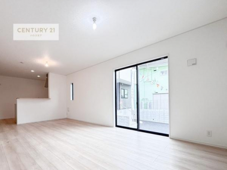 ���d�l�ʐ^(���r���O�j�@���r���O�S�̂����n����ΖʃL�b�`���Ȃ̂ŁA���q�l�̗l�q�������Ȃ����Ƃ��ł���q��Ă����₷�����S�ȊԎ�ł��I(���d�l�j