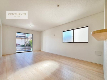 ���d�l�ʐ^(���r���O�j�@�傫�ȑ����炽���Ղ�̗z���������閾�邢���r���O�B�J�����̂��郊�r���O�ŉƑ��c���̂��났�̎��Ԃ��߂����܂��B�i���d�l�j