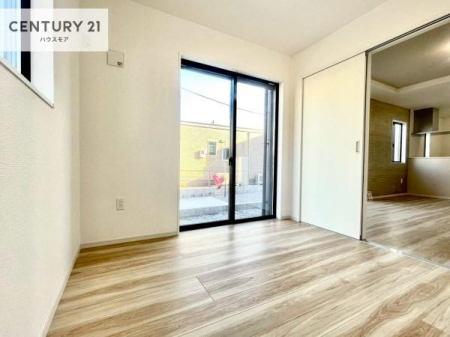 ���r���O�ȊO�̋����@���r���O�Ɨאڂ����m���ł��I�Ǝ��̋x�e�X�y�[�X��L�b�Y�X�y�[�X�Ƃ��Ċ��p����̂��悳�����ł��ˁI
