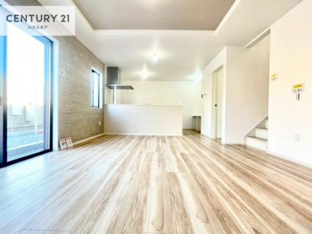 ���r���O�@�傫�ȑ����炽���Ղ�̗z���������閾�邢���r���O�B�J�����̂��郊�r���O�ŉƑ��c���̂��났�̎��Ԃ��߂����܂��I