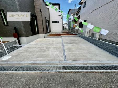 ���ԏ�@���ԃX�y�[�X��2�䕪����܂��I�Z�J���h�J�[�͂������A�o�C�N�⎩�]�ԂȂǂ��u���ꏊ�ɍ���܂���B