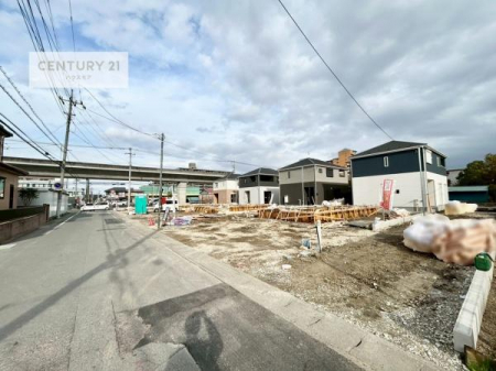 ���̑����n�@�O�ʓ��H��5.7���I�z����ǍD�ȗ��n�ł��B
�Ԍɓ��ꂪ���ȕ������S�ł��ˁB