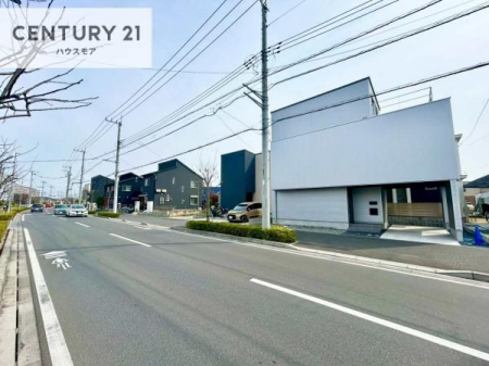 ���̑����n�@�O�ʓ��H��11.4���I�z����ǍD�ȗ��n�ł��B
�Ԍɓ��ꂪ���ȕ������S�ł��ˁB