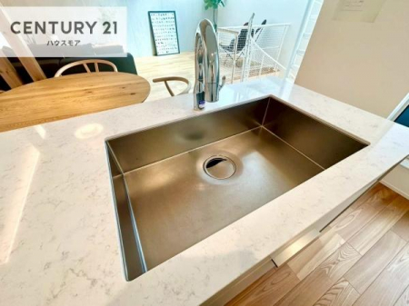 �L�b�`���@���C�h�ȃV���N�ł��ˁI�������˂ɂ������������₷���Ǝ����y�X�d�l�̃V�X�e���L�b�`���ł��I
�f�U�C�����Ƌ@�\�������˂��L�b�`���Ő�����������܂��ˁI