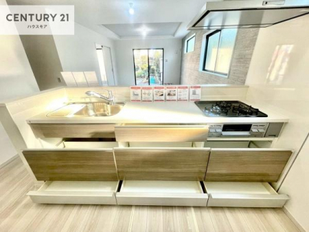 �L�b�`���@���[�X�y�[�X���[�����Ă���A�L�b�`���܂�����������ƕۂ��Ȃ���A�L�X�Ƃ��������X�y�[�X���m�ہB���K�ȍ�Ɗ��ŁA�����̂����������X���[�Y�ɂ͂��ǂ�܂��B