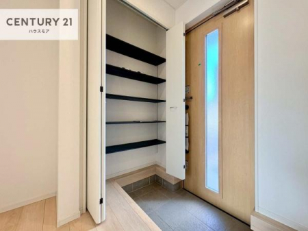 ���ց@�V���[�Y�{�b�N�X�t���Ȃ̂ŁA���ւ��Еt�����|�������₷���ł��I
�X�b�L���������ւŌ˂��J�����u�ԁA�������̂���S�n������Ԃ��o�}���Ă���܂��B
