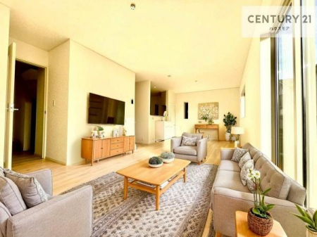 ���r���O�@�Ƌ��CG�p�[�X�ł��B�S�n�ǂ����r���O�͉Ƒ������R�ƏW�܂�܂��B�Ƒ��c�R�̎��Ԃ����������ł��B���Ƒ��ƁA����w�[���������Ԃ��߂��������ł��ˁB