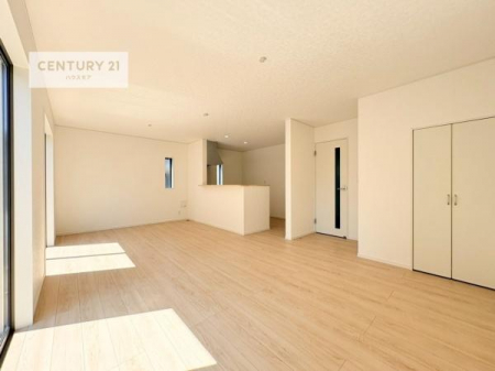 ���r���O�@�S�n�ǂ����r���O�͉Ƒ������R�ƏW�܂�܂��B�Ƒ��c�R�̎��Ԃ����������ł��B���Ƒ��ƁA����w�[���������Ԃ��߂��������ł��ˁB