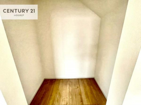 ���[�@�E�H�[�N�C���N���[�[�b�g�t���ł��B��������̂��m���Ȃǂ����[���Ă��������ł��ˁI���ɂ���@�������ȂǋG�ߕ��̑傫�ȉƓd�����[�ł��܂��B