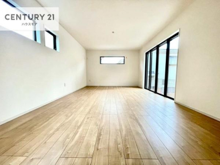 ���r���O�@�D�����z���܂肪���r���O����ł���ċ��S�n�̗ǂ���Ԃ����o���Ă���܂��I
���났�̎��Ԃ��߂����܂��I