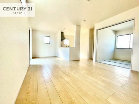 ���r���O�@��؂ȉƑ����W�܂邩�炱��LDK�ɂ͂�����肽���B
�q�����������C�ɏ΂��Ȃ��瑖�����Ă���p�����������u�L���Ƃɂ��ėǂ������v�Ǝv���u�Ԃł��B