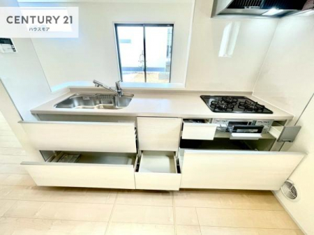 �L�b�`���@���[�͂̍����V�X�e���L�b�`���ŁA��������H�����������Еt���A�L�X�Ƃ�����Ԃŉ��K�ɗ������y���߂܂��B