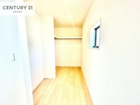 ���[�@�E�H�[�N�C���N���[�[�b�g�t���ł��B��������̂��m���Ȃǂ����[���Ă��������ł��ˁI���ɂ���@�������ȂǋG�ߕ��̑傫�ȉƓd�����[�ł��܂��B