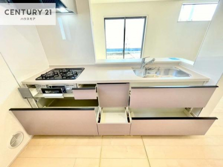 �L�b�`���@���[�͂̍����V�X�e���L�b�`���ŁA��������H�����������Еt���A�L�X�Ƃ�����Ԃŉ��K�ɗ������y���߂܂��B