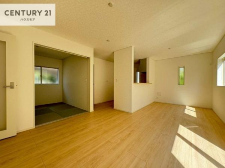 ���r���O�@��؂ȉƑ����W�܂邩�炱��LDK�ɂ͂�����肽���B
�q�����������C�ɏ΂��Ȃ��瑖�����Ă���p�����������u�L���Ƃɂ��ėǂ������v�Ǝv���u�Ԃł��B