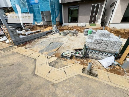 ���ԏ�@���ԃX�y�[�X��2�䕪����܂��I�Z�J���h�J�[�͂������A�o�C�N�⎩�]�ԂȂǂ��u���ꏊ�ɍ���܂���B