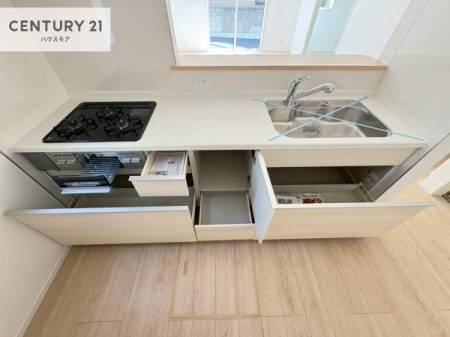 �L�b�`���@���[�X�y�[�X���[�����Ă���A�L�b�`���܂�����������ƕۂ��Ȃ���A�L�X�Ƃ��������X�y�[�X���m�ہB���K�ȍ�Ɗ��ŁA�����̂����������X���[�Y�ɂ͂��ǂ�܂��B