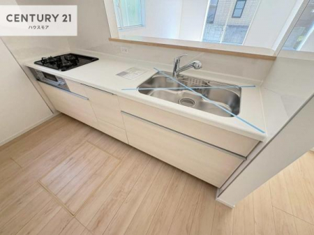 �L�b�`���@��l�C�̑Ζʎ��V�X�e���L�b�`�����̗p���Ă��܂��I���Ƒ��̃R�~���j�P�[�V���������R�Ƒ�����݌v�ł��B
���q�l�ɂ��ڂ��͂��̂Ŋ������ł��ˁB���[�͂�����܂��I