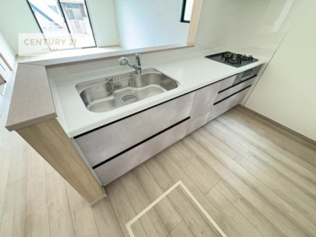 �L�b�`���@��l�C�̑Ζʎ��V�X�e���L�b�`�����̗p���Ă��܂��I���Ƒ��̃R�~���j�P�[�V���������R�Ƒ�����݌v�ł��B
���q�l�ɂ��ڂ��͂��̂Ŋ������ł��ˁB���[�͂�����܂��I