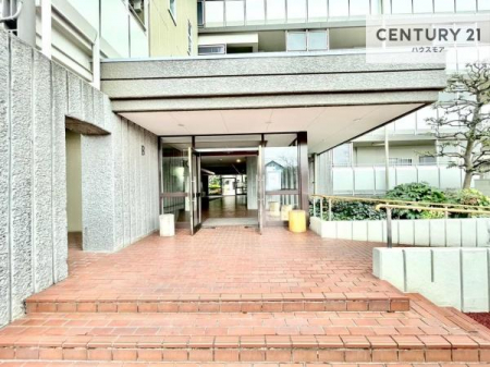 �G���g�����X�@�z������̗ǂ��G���g�����X�́A���Ƒ��₨�q�l���������}���Ă���܂��B
�����̕�炵�ɐS�n�悳�������炵�Ă�����Ԃł��B