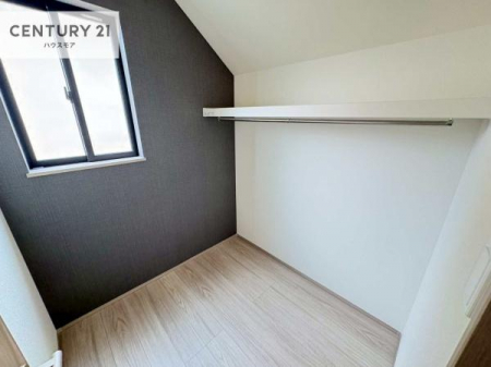 ���[�@�t�@�~���[�N���[�N��������Z�܂��́A���[�͂Ɖ��K�������˔������ґ�ȋ�Ԑ݌v�B�ߗނ�o�b�O�A�G�ߕ��܂łЂƂ܂Ƃ߂ɂł��A���X�̐������ڂ������ƃX�}�[�g�ɁI