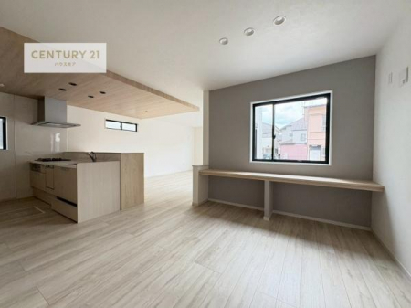 ���r���O�@�D�����z���܂肪���r���O����ł���ċ��S�n�̗ǂ���Ԃ����o���Ă���܂��I
���났�̎��Ԃ��߂����܂��I