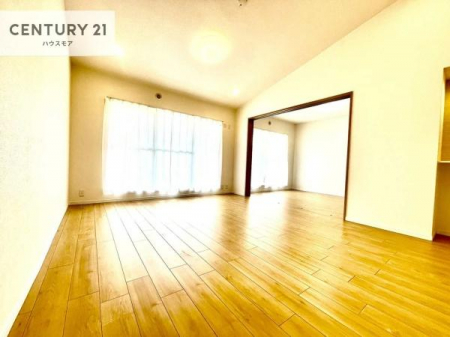 ���r���O�@�傫�ȑ����炽���Ղ�̗z���������閾�邢���r���O�B�J�����̂��郊�r���O�ŉƑ��c���̂��났�̎��Ԃ��߂����܂��I