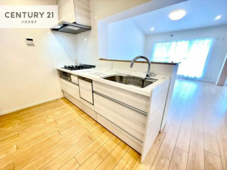 �L�b�`���@��l�C�̑Ζʎ��V�X�e���L�b�`�����̗p���Ă��܂��I���Ƒ��̃R�~���j�P�[�V���������R�Ƒ�����݌v�ł��B
���q�l�ɂ��ڂ��͂��̂Ŋ������ł��ˁB���[�͂�����܂��I