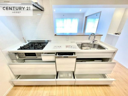 �L�b�`���@���[�X�y�[�X���[�����Ă���A�L�b�`���܂�����������ƕۂ��Ȃ���A�L�X�Ƃ��������X�y�[�X���m�ہB���K�ȍ�Ɗ��ŁA�����̂����������X���[�Y�ɂ͂��ǂ�܂��B