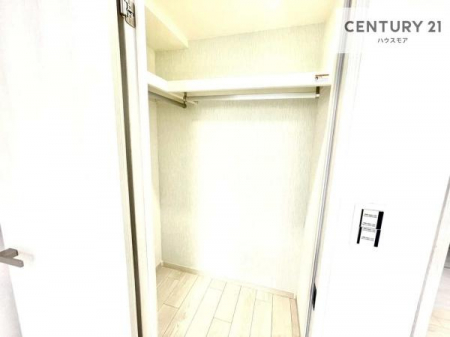 ���[�@�E�H�[�N�C���N���[�[�b�g�t���ł��B��������̂��m���Ȃǂ����[���Ă��������ł��ˁI���ɂ���@�������ȂǋG�ߕ��̑傫�ȉƓd�����[�ł��܂��B