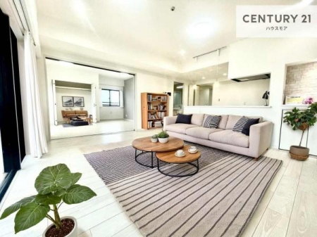 ���r���O�@�Ƌ��CG�p�[�X�ł��B�S�n�ǂ����r���O�͉Ƒ������R�ƏW�܂�܂��B�Ƒ��c�R�̎��Ԃ����������ł��B���Ƒ��ƁA����w�[���������Ԃ��߂��������ł��ˁB