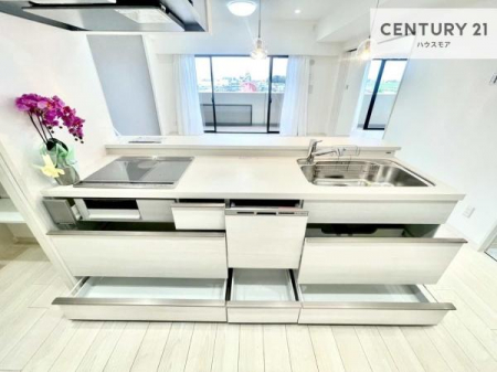 �L�b�`���@���[�X�y�[�X���[�����Ă���A�L�b�`���܂�����������ƕۂ��Ȃ���A�L�X�Ƃ��������X�y�[�X���m�ہB���K�ȍ�Ɗ��ŁA�����̂����������X���[�Y�ɂ͂��ǂ�܂��B