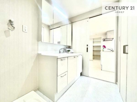 ���ʑ�E���ʏ��@�O�ʋ��d�l�̐��ʏ��́A�g�����Ȃ݂����₷������I���͎��[�ɂȂ��Ă��܂��B�h���C���[�₨���ϓ����Еt������̂Ő��ʑ������X�b�L���ƌ����邱�Ƃ��o���܂��I