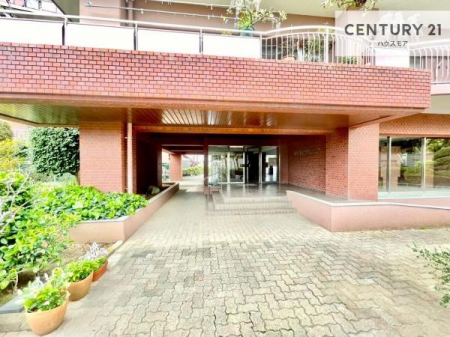 �G���g�����X�@�z������̗ǂ��G���g�����X�́A���Ƒ��₨�q�l���������}���Ă���܂��B
�����̕�炵�ɐS�n�悳�������炵�Ă�����Ԃł��B