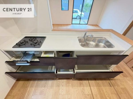 �L�b�`���@���[�X�y�[�X���[�����Ă���A�L�b�`���܂�����������ƕۂ��Ȃ���A�L�X�Ƃ��������X�y�[�X���m�ہB���K�ȍ�Ɗ��ŁA�����̂����������X���[�Y�ɂ͂��ǂ�܂��B