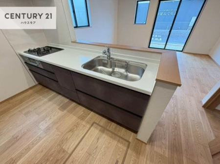 �L�b�`���@��l�C�̑Ζʎ��V�X�e���L�b�`�����̗p���Ă��܂��I���Ƒ��̃R�~���j�P�[�V���������R�Ƒ�����݌v�ł��B
���q�l�ɂ��ڂ��͂��̂Ŋ������ł��ˁB���[�͂�����܂��I