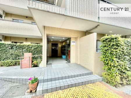 �G���g�����X�@�z������̗ǂ��G���g�����X�́A���Ƒ��₨�q�l���������}���Ă���܂��B
�����̕�炵�ɐS�n�悳�������炵�Ă�����Ԃł��B