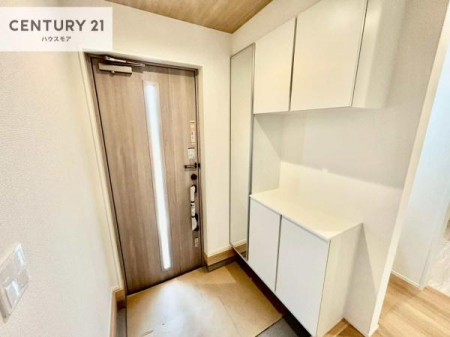 ���ց@�~���[�t���V���[�Y�{�b�N�X�t���Ȃ̂ŁA���ւ��Еt�����|�������₷���ł��I
�X�b�L���������ւŌ˂��J�����u�ԁA�������̂���S�n������Ԃ��o�}���Ă���܂��B