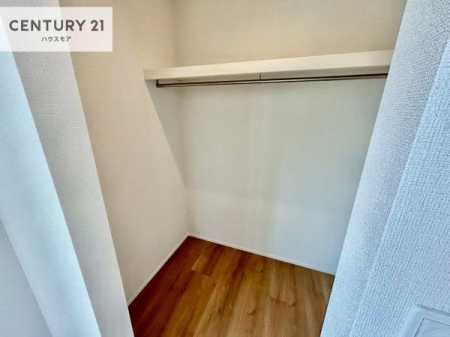 ���[�@�E�H�[�N�C���N���[�[�b�g�t���ł��B��������̂��m���Ȃǂ����[���Ă��������ł��ˁI���ɂ���@�������ȂǋG�ߕ��̑傫�ȉƓd�����[�ł��܂��B