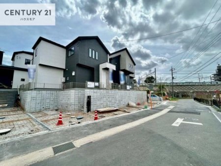 ���̑����n�@�O�ʓ��H��5.7���I�z����ǍD�ȗ��n�ł��B
�Ԍɓ��ꂪ���ȕ������S�ł��ˁB