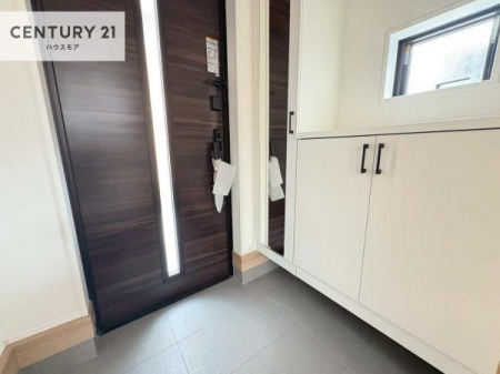 ���ց@�~���[�t���V���[�Y�{�b�N�X�t���Ȃ̂ŁA���ւ��Еt�����|�������₷���ł��I
�X�b�L���������ւŌ˂��J�����u�ԁA�������̂���S�n������Ԃ��o�}���Ă���܂��B