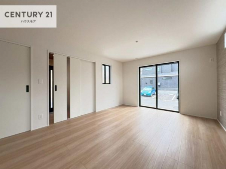 ���r���O�@�D�����z���܂肪���r���O����ł���ċ��S�n�̗ǂ���Ԃ����o���Ă���܂��I
���났�̎��Ԃ��߂����܂��I