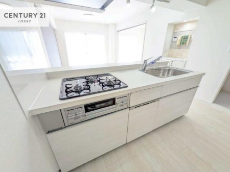 �L�b�`���@��l�C�̑Ζʎ��V�X�e���L�b�`�����̗p���Ă��܂��I���Ƒ��̃R�~���j�P�[�V���������R�Ƒ�����݌v�ł��B
���q�l�ɂ��ڂ��͂��̂Ŋ������ł��ˁI�L�X�g���ĉ��K�ɍ�Ƃ��i�݂܂��B