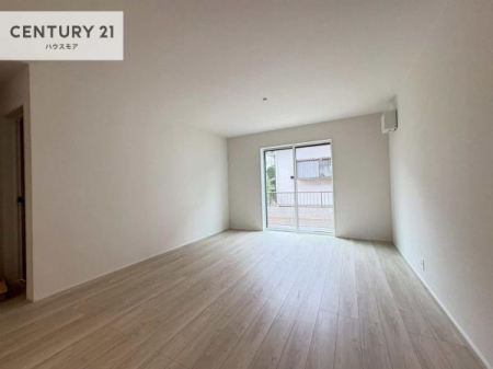 ���r���O�@�傫�ȑ����炽���Ղ�̗z���������閾�邢���r���O�B�J�����̂��郊�r���O�ŉƑ��c���̂��났�̎��Ԃ��߂����܂��I