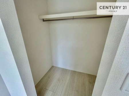 ���[�@�E�H�[�N�C���N���[�[�b�g�t���ł��B��������̂��m���Ȃǂ����[���Ă��������ł��ˁI���ɂ���@�������ȂǋG�ߕ��̑傫�ȉƓd�����[�ł��܂��B