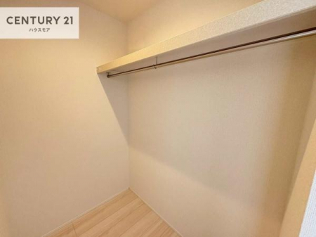 ���[�@�E�H�[�N�C���N���[�[�b�g�t���ł��B��������̂��m���Ȃǂ����[���Ă��������ł��ˁI���ɂ���@�������ȂǋG�ߕ��̑傫�ȉƓd�����[�ł��܂��B