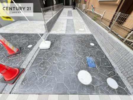 ���ԏ�@���ԃX�y�[�X��2�䕪����܂��I�Z�J���h�J�[�͂������A�o�C�N�⎩�]�ԂȂǂ��u���ꏊ�ɍ���܂���B