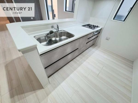 �L�b�`���@��l�C�̑Ζʎ��V�X�e���L�b�`�����̗p���Ă��܂��I���Ƒ��̃R�~���j�P�[�V���������R�Ƒ�����݌v�ł��B
���q�l�ɂ��ڂ��͂��̂Ŋ������ł��ˁB���[�͂�����܂��I